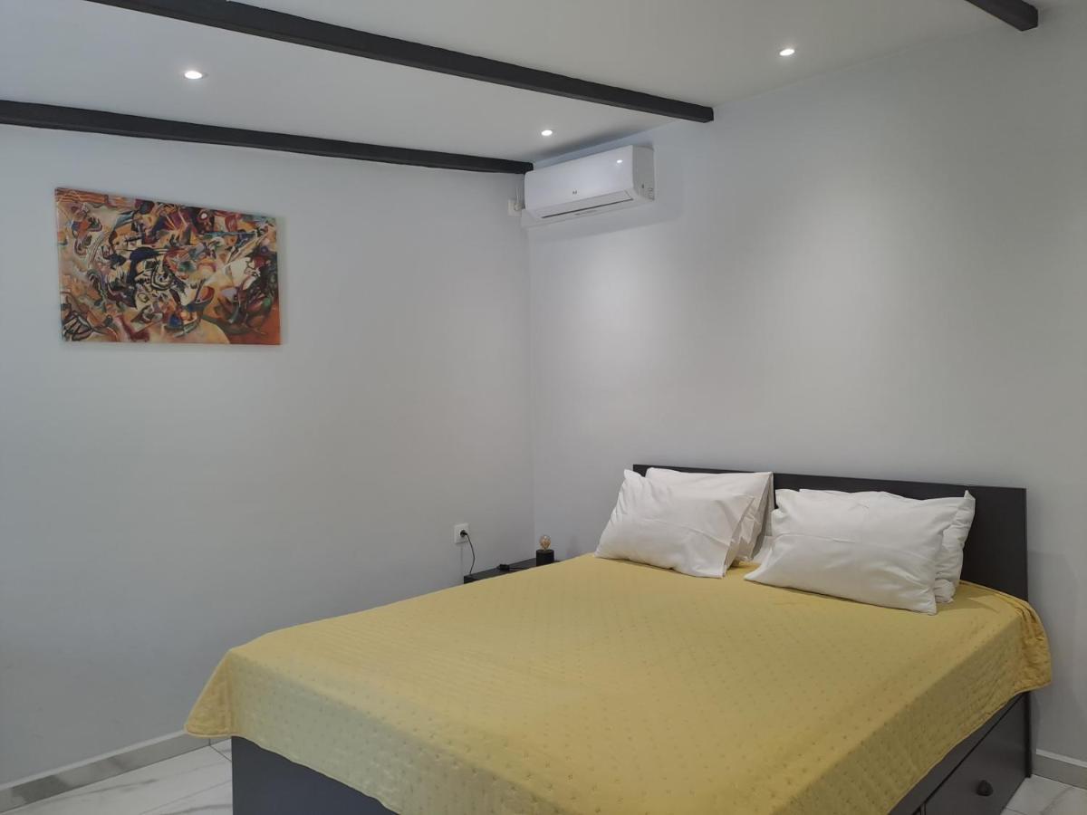 Vicky's Place,near Athens Airport Apartment