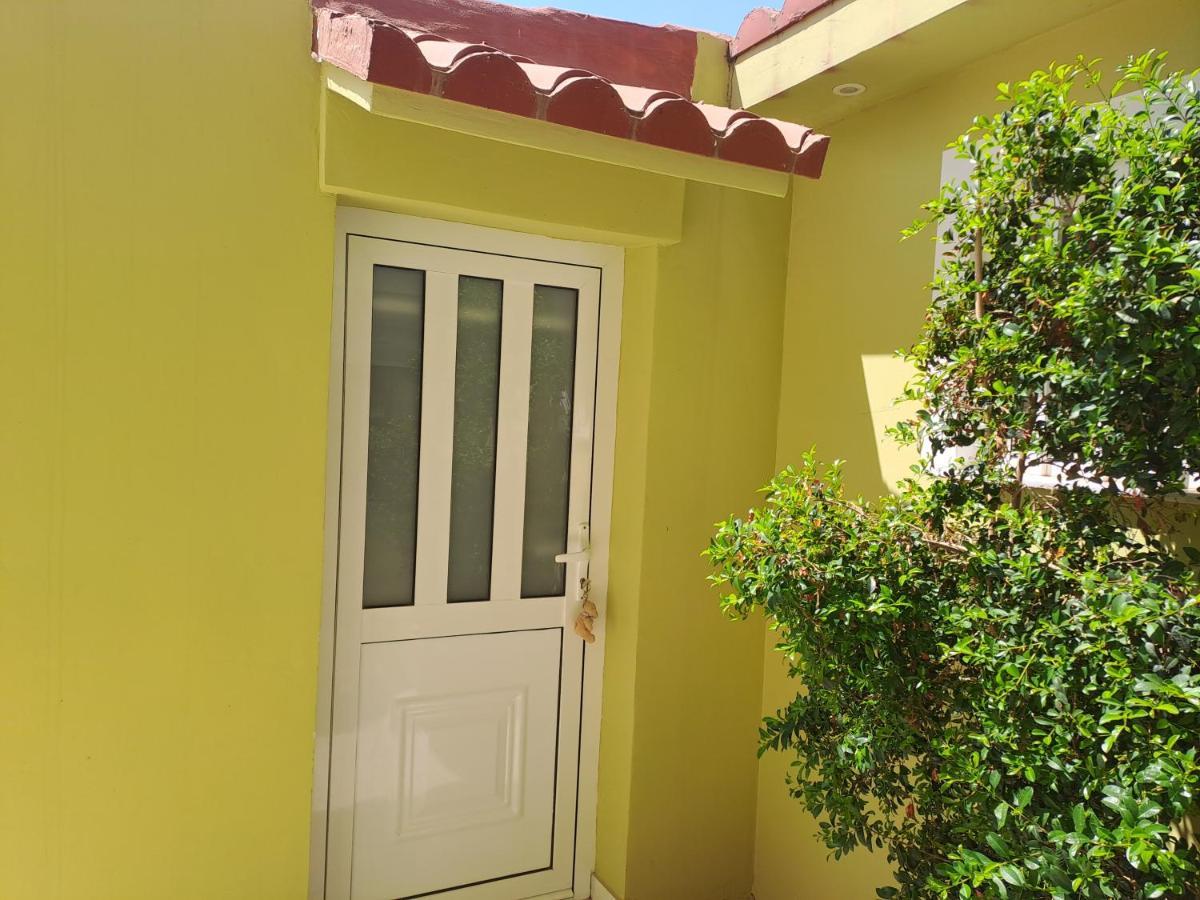 Vicky's Place,near Athens Airport Koropion
