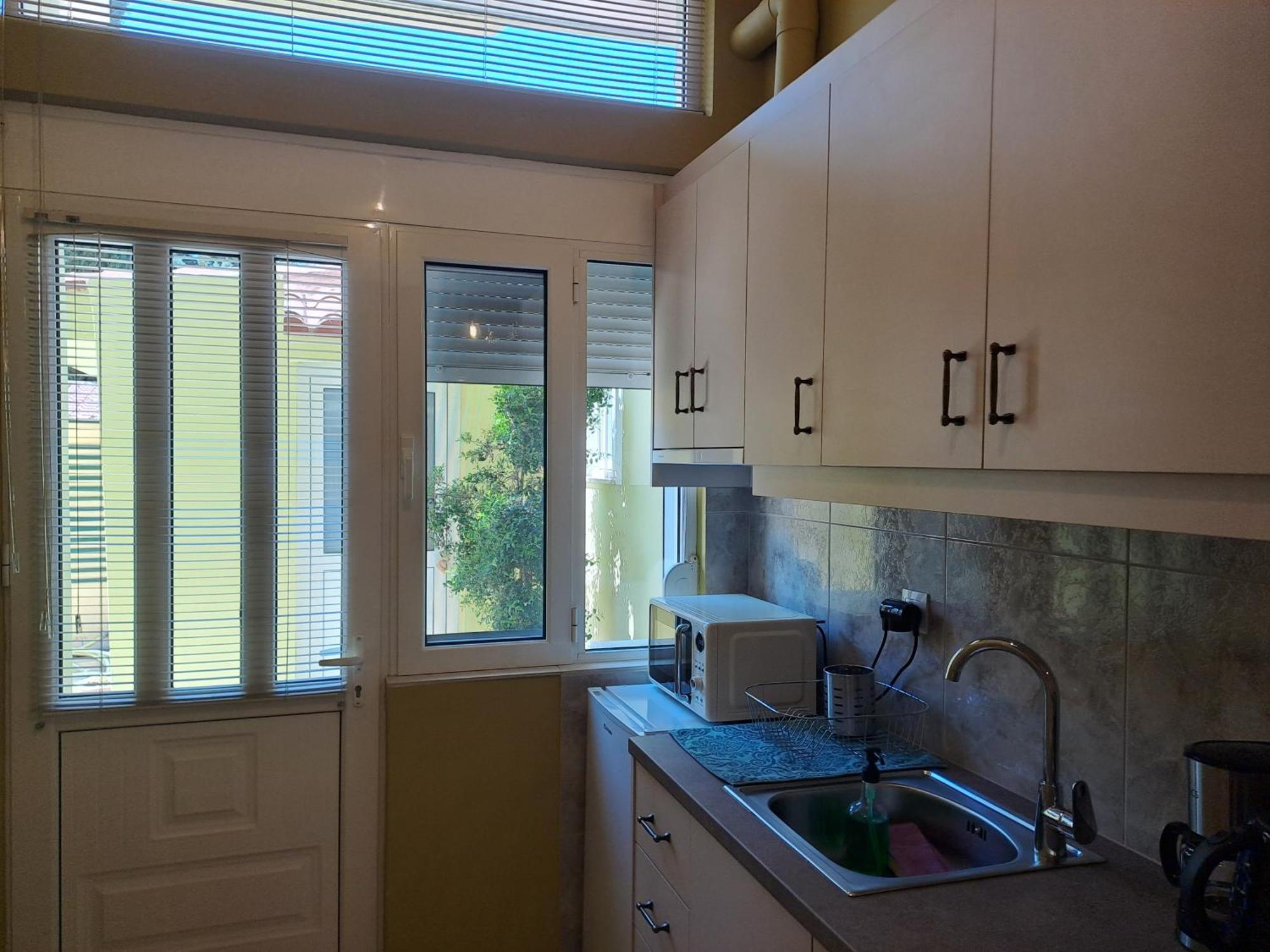 Vicky's Place,near Athens Airport Koropion