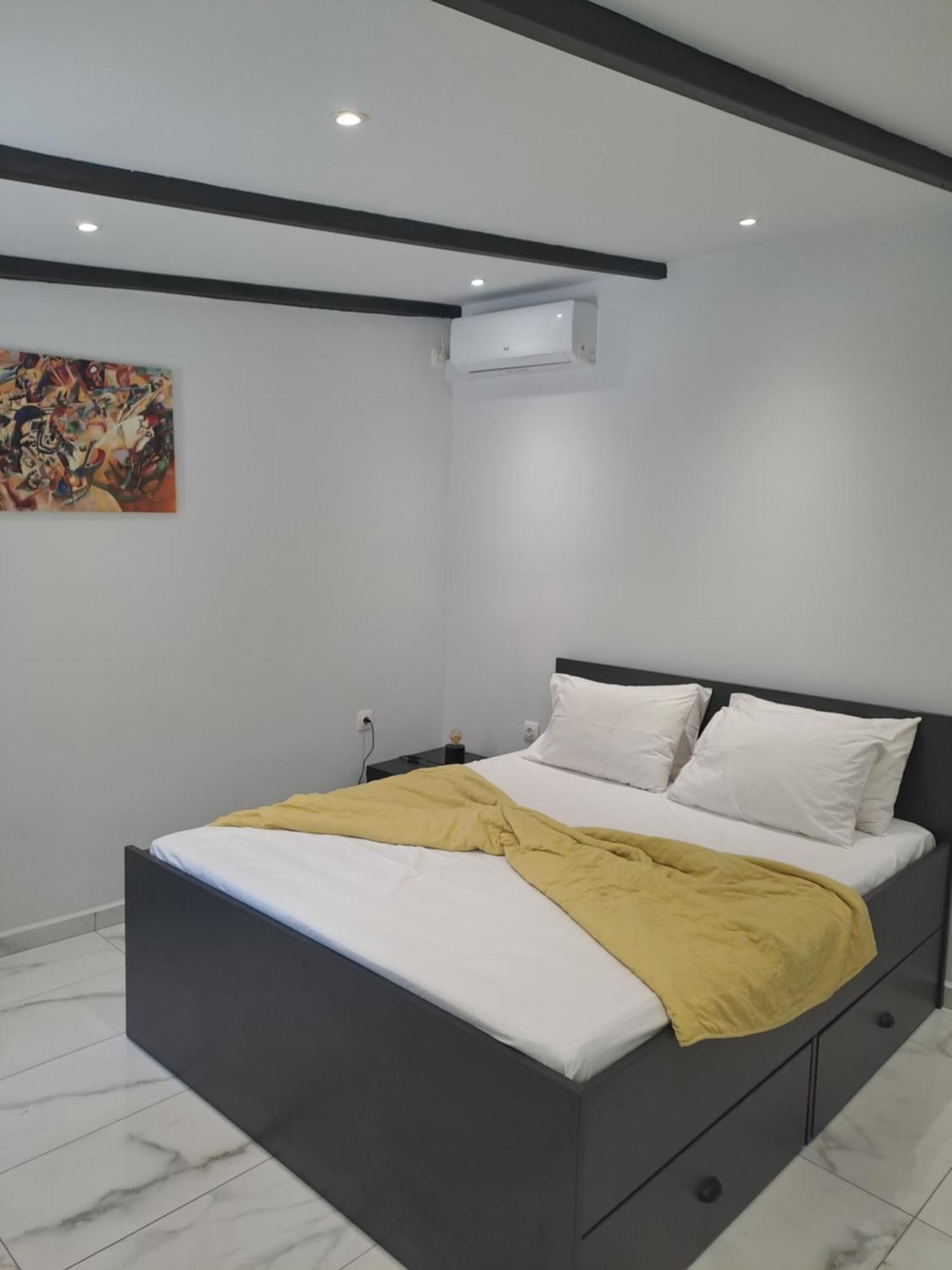 Vicky's Place,near Athens Airport * Koropion