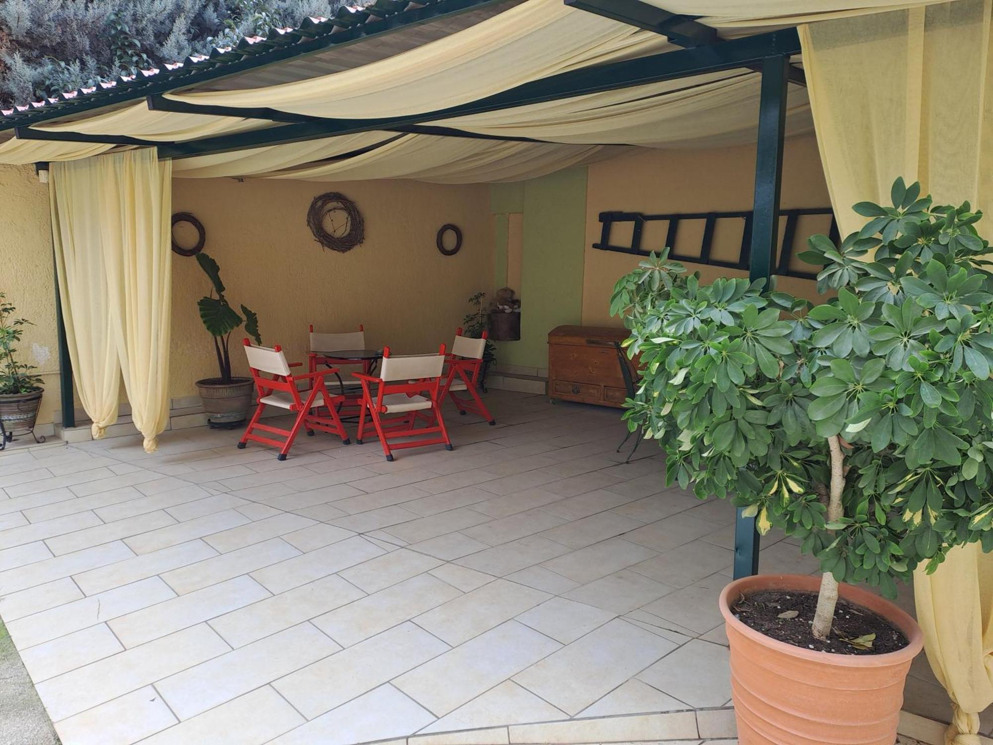 Apartment Vicky's Place,near Athens Airport Koropion
